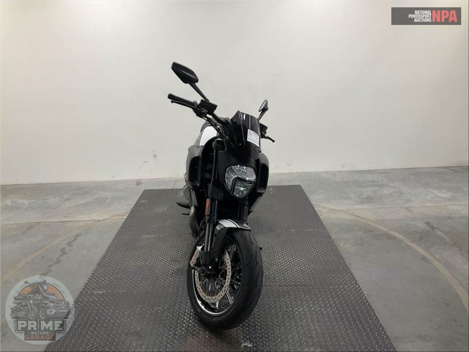 2015 Ducati DIAVEL CARBON WHITE — фото 2