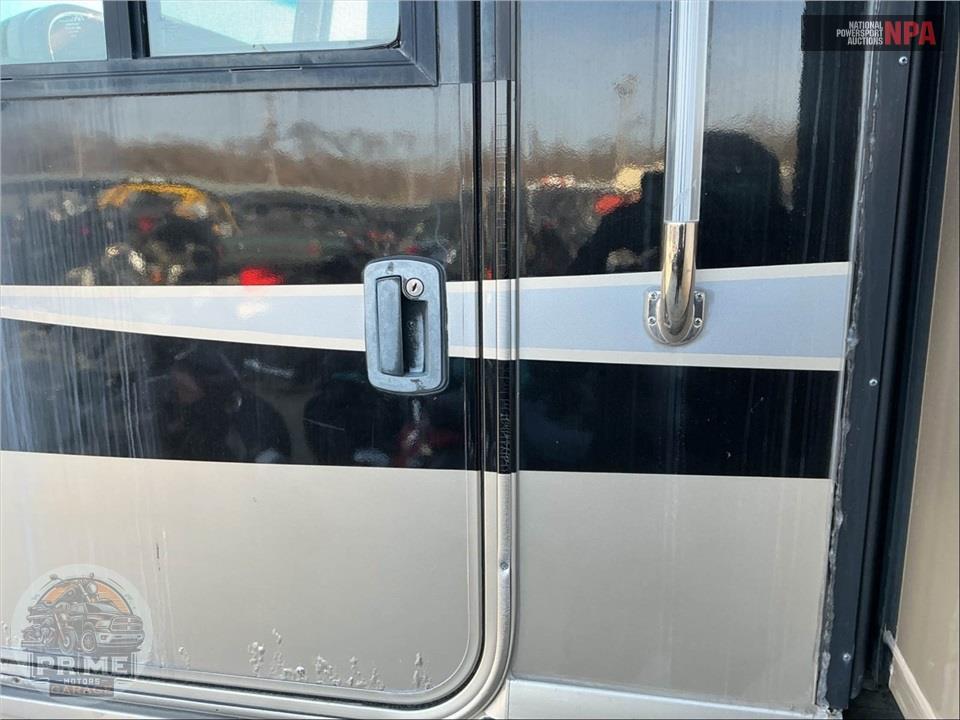 2011 Winnebago M-35P-FORD - ADVENTURER SERIES — фото 62