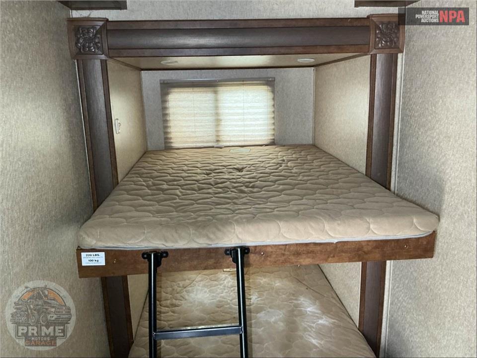 2015 Coachmen By Forest River M-360 IBL - CHAPARRAL FIFTH WHEEL SERIES — фото 18