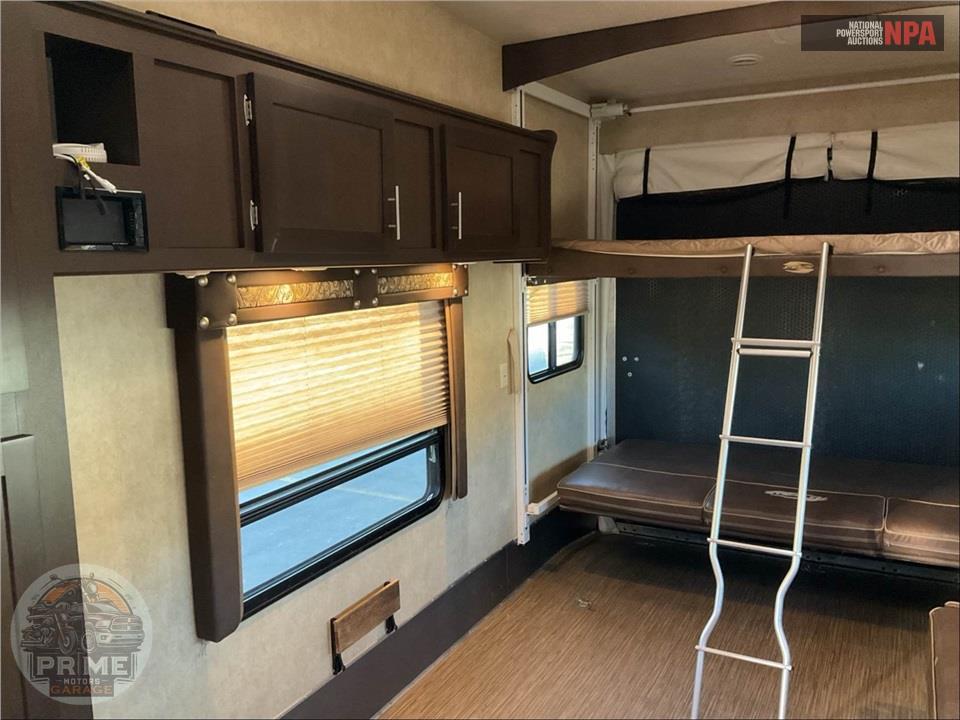 2015 Forest River-California/Oregon M-2812G - STEALTH TOY HAULER TOY HAULER SERIES — фото 7
