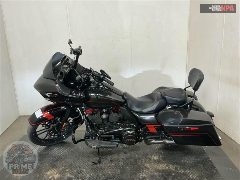 2018 Harley-Davidson FLTRXSE CVO ROAD GLIDE — фото 3