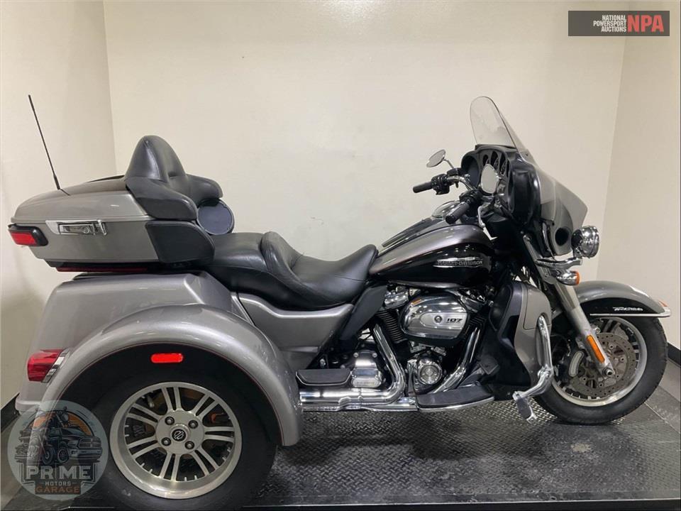 2017 Harley-Davidson FLHTCUTG TRIGLIDE ULTRA CLASSIC — фото 1