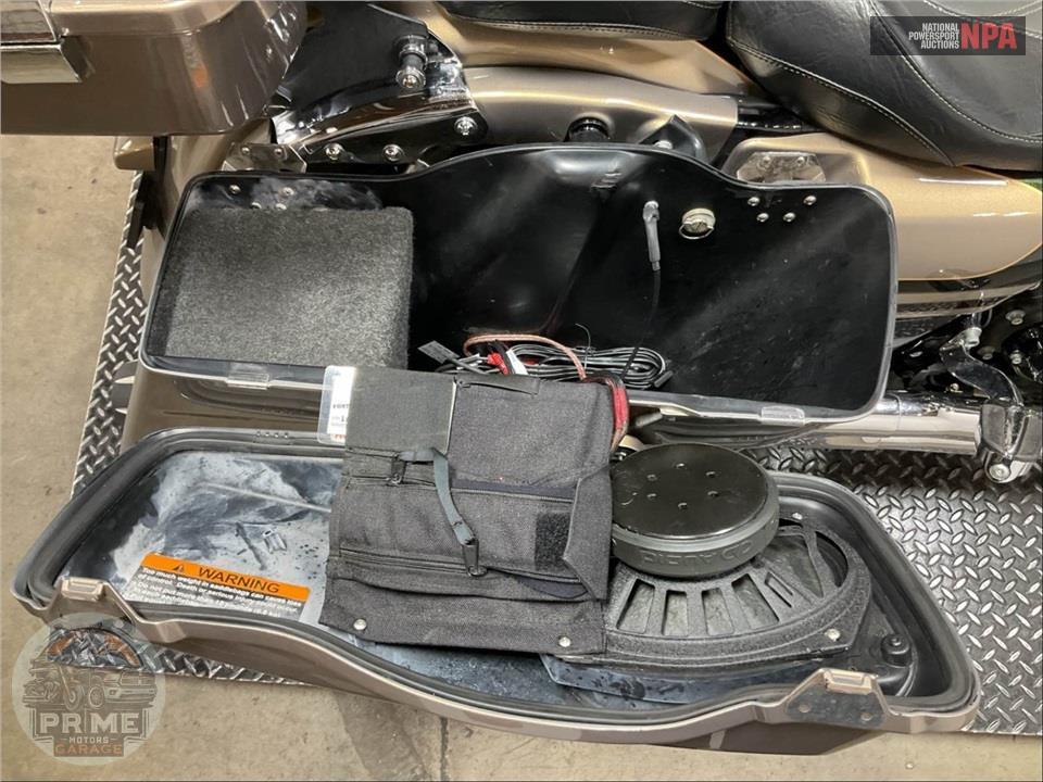 2013 Harley-Davidson FLTRXSE2 SCREAMIN EAGLE — фото 17