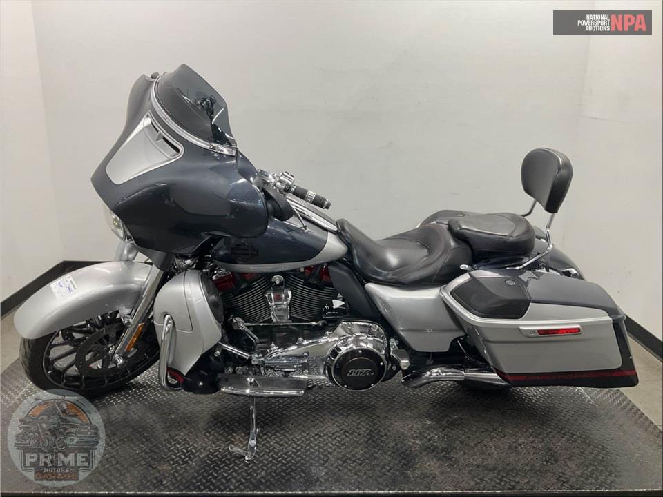 2019 Harley-Davidson FLHXSE CVO STREET GLIDE — фото 3