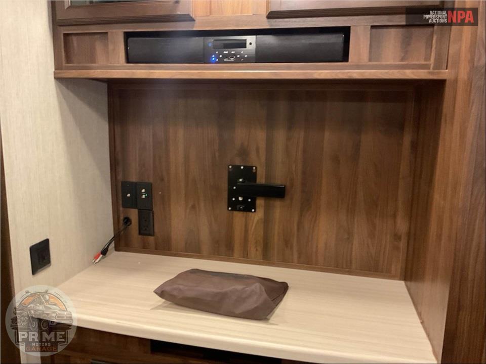 2019 Palomino By Forest River M-383FBC - COMPASS FIFTH WHEEL SERIES — фото 18
