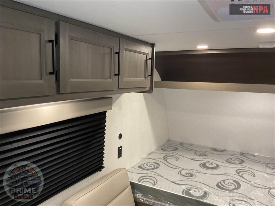 2025 Grand Design Recreational Vehicles M-151BH - TRANSCEND ONE SERIES — фото 11