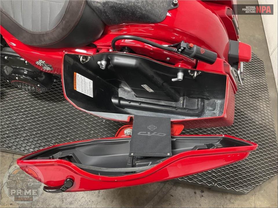2025 Harley-Davidson FLTRXSTSE CVO ROAD GLIDE ST — фото 20