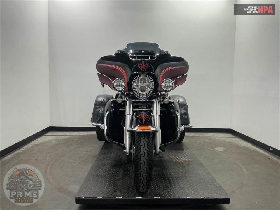 2017 Harley-Davidson FLHTCUTG TRIGLIDE ULTRA CLASSIC — фото 2