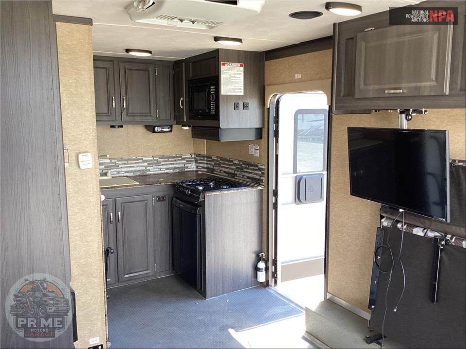2015 Work And Play M-16UL - ULTRA LE TOY HAULER SERIES — фото 7