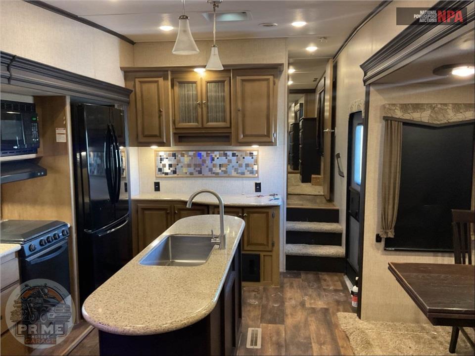 2017 Crossroads Rv M-322 RL - CRUISER FIFTH WHEEL SERIES — фото 9