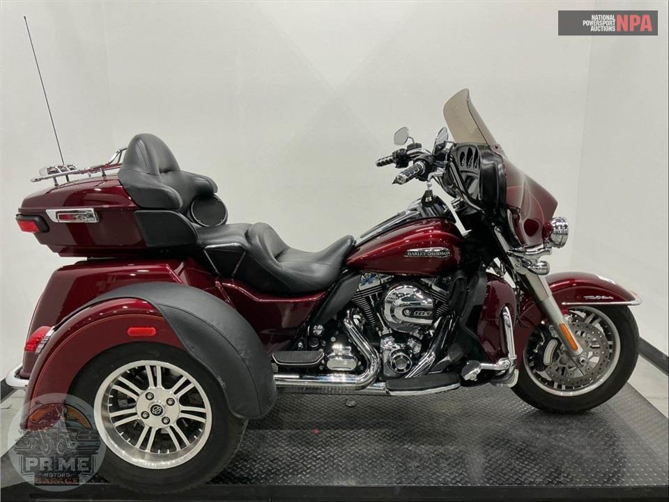 2016 Harley-Davidson FLHTCUTG TRIGLIDE ULTRA CLASSIC — фото 1