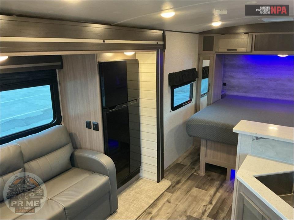 2023 Crossroads Rv M-212 RB - SUNSET TRAIL SUPER LITE SERIES — фото 6