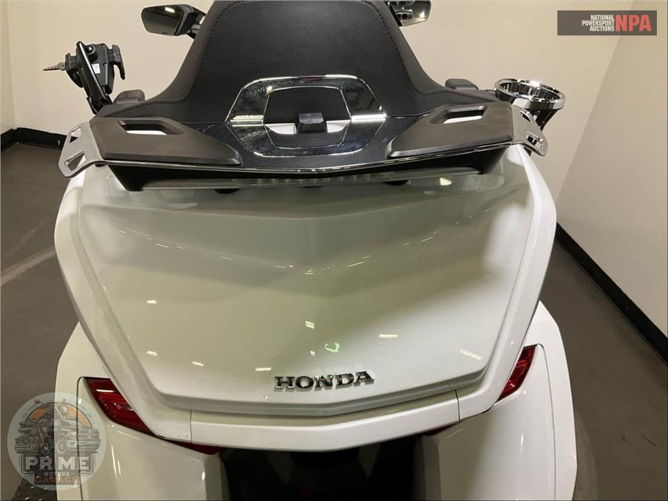 2018 Honda GL1800D GOLDWING TOUR DCT (WHITE) — фото 18