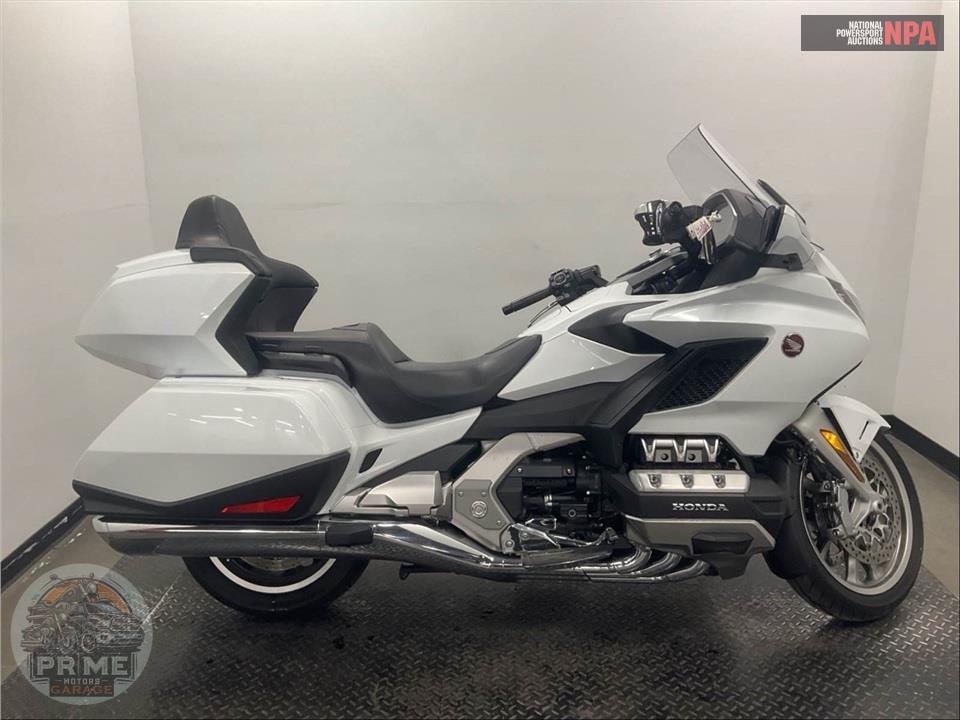2018 Honda GL1800 GOLDWING TOUR (WHITE) — фото 1