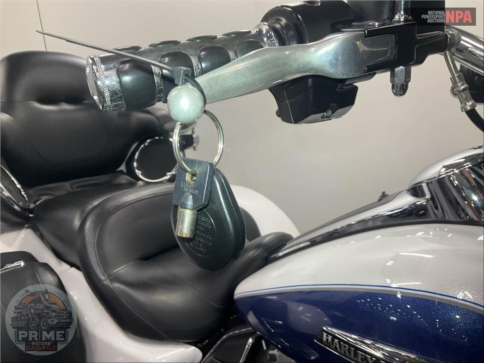 2015 Harley-Davidson FLHTCUTG TRIGLIDE ULTRA CLASSIC — фото 11