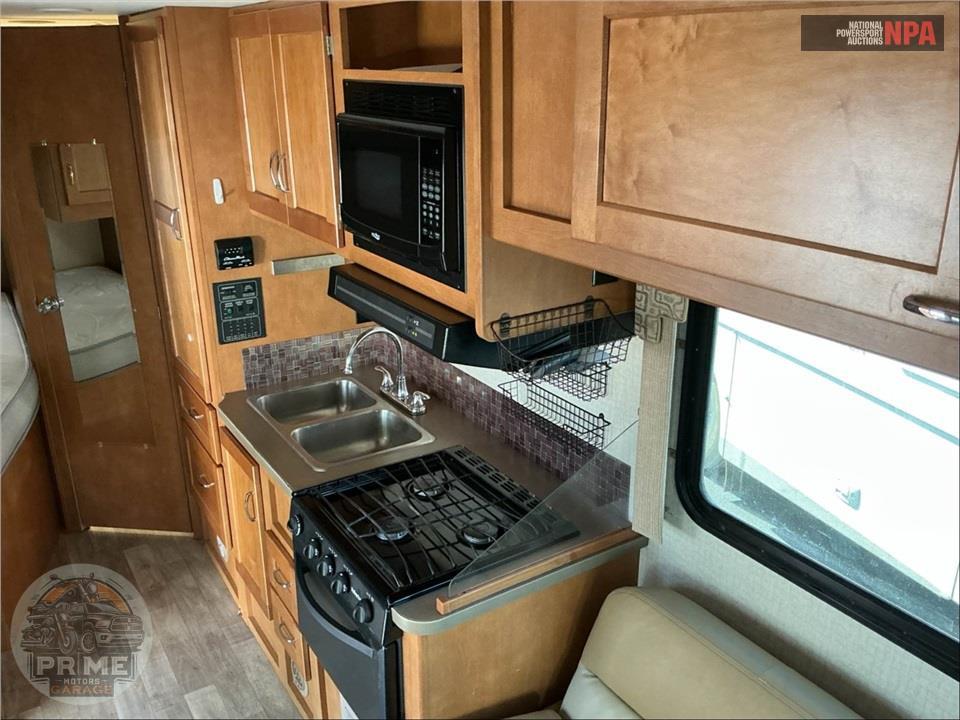 2018 Winnebago M-25B FORD - MINNIE WINNIE SERIES — фото 8