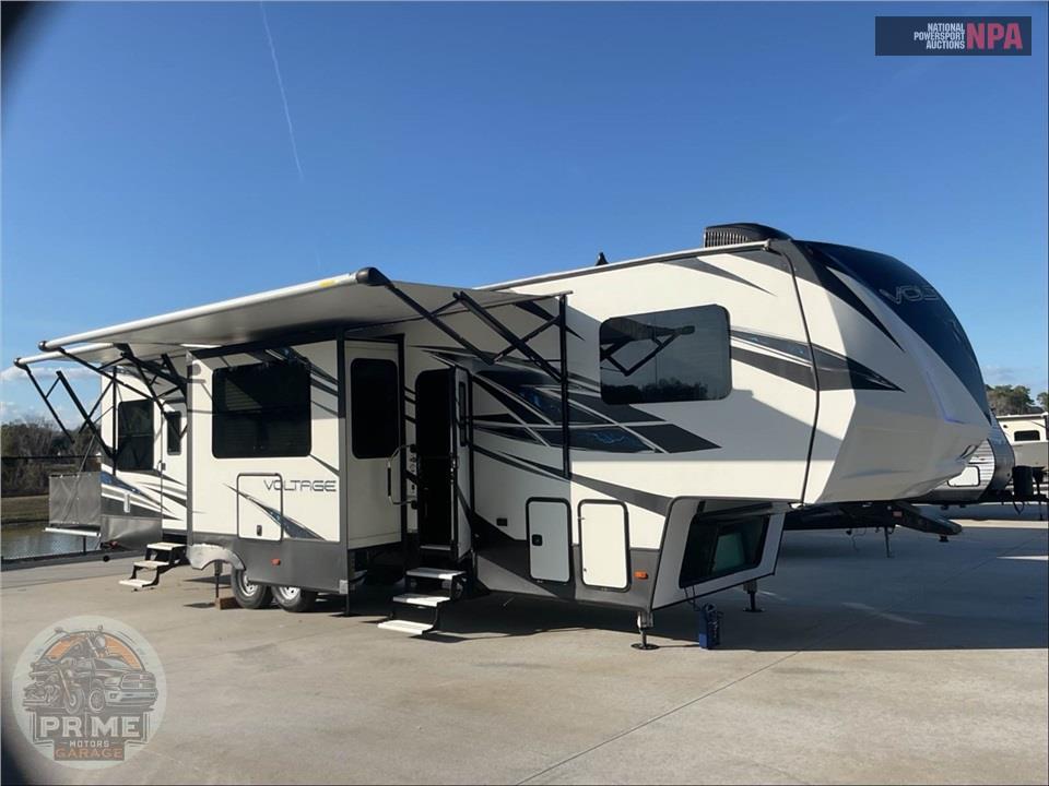 2019 Voltage M-3655 - TOY HAULER TOY HAULER SERIES — фото 1