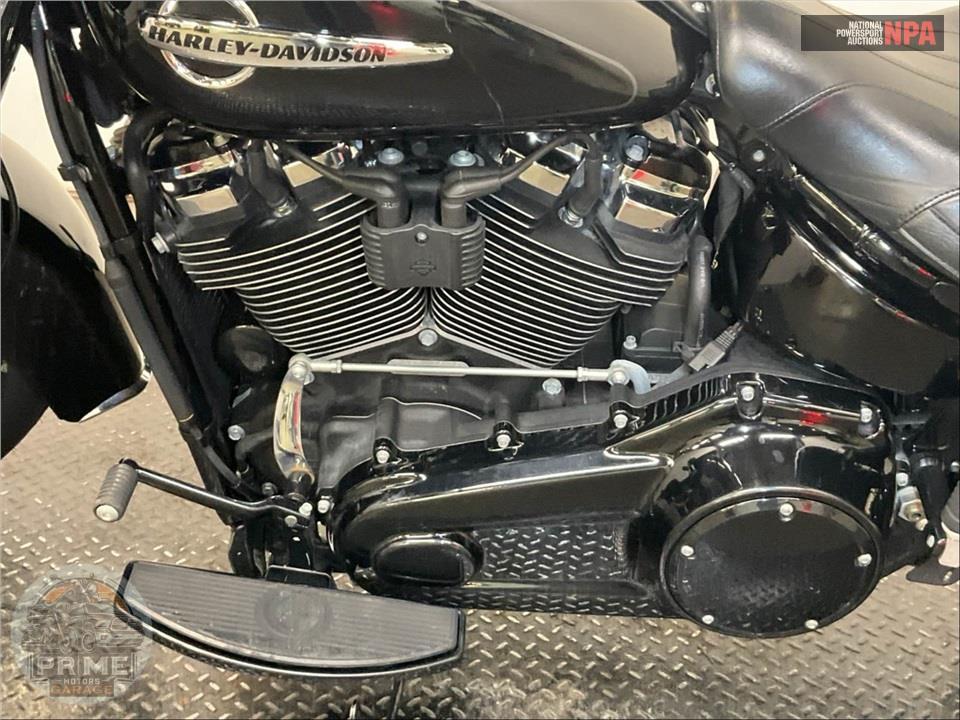 2018 Harley-Davidson FLHC HERITAGE CLASSIC — фото 7