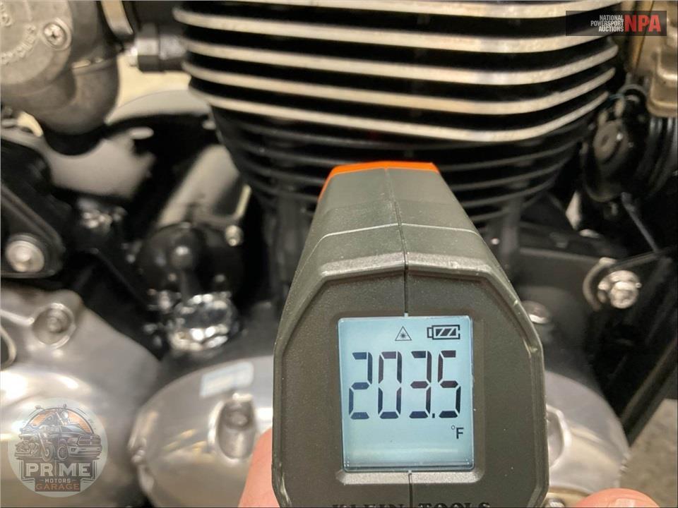 2018 Triumph BONNEVILE BOBBER (RED) — фото 8