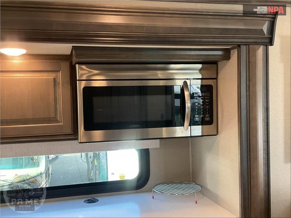 2022 Grand Design Recreational Vehicles M-390RK - SOLITUDE FIFTH WHEEL SERIES — фото 27