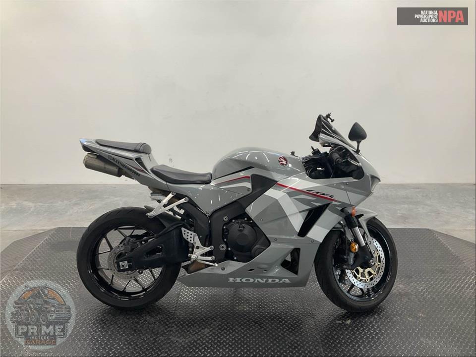 2025 Honda CBR600RR — фото 1