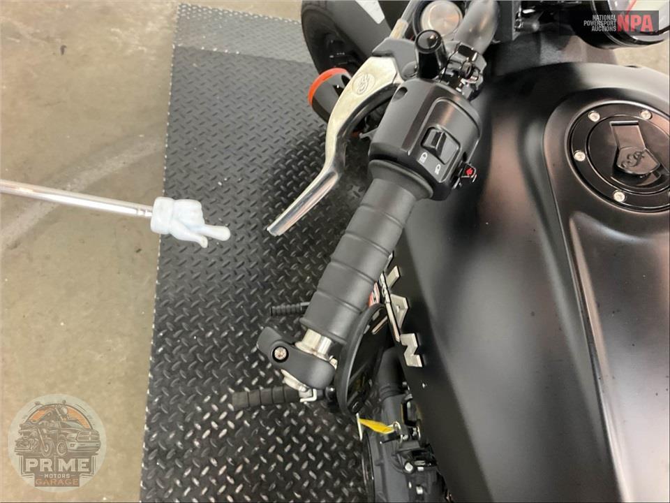2021 Indian Motorcycle SCOUT BOBBER (ABS, BLACK SMOKE) — фото 20