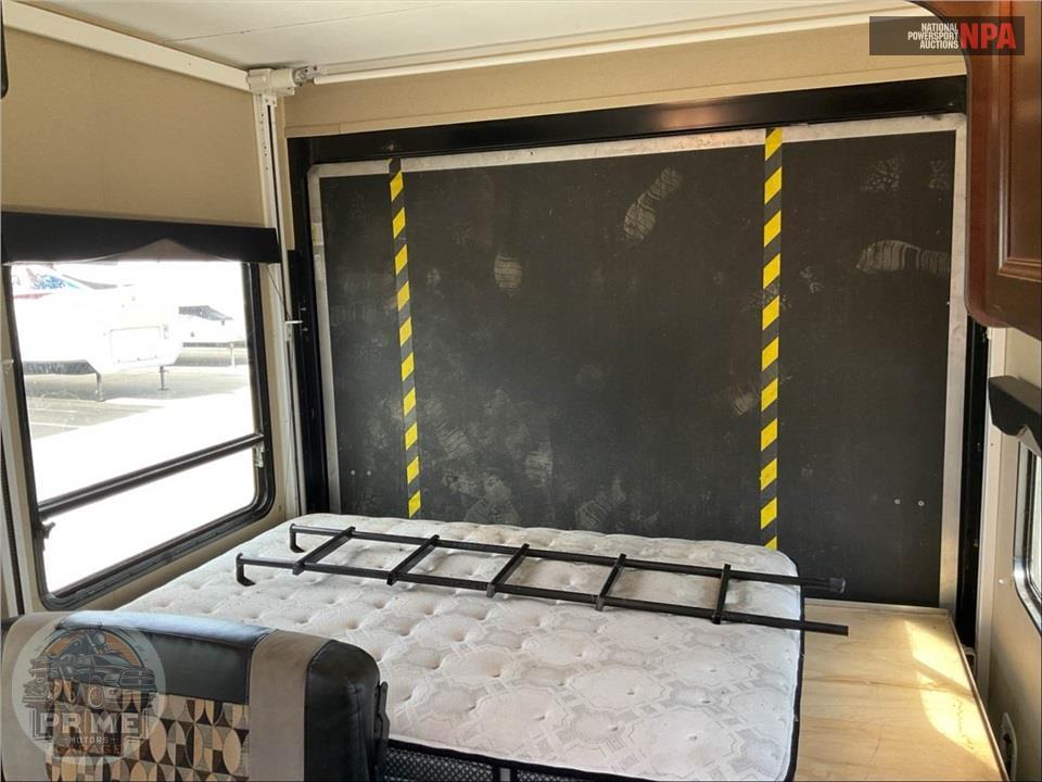 2015 Dutchmen R2600 RUBICON TOY-HAULER TRAVEL TRAILER — фото 17