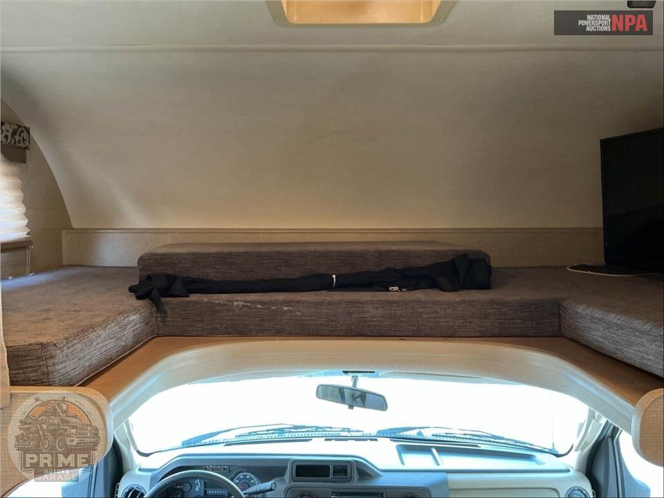 2020 Thor Motor Coach M-23U E350-V10 - FOUR WINDS SERIES — фото 14