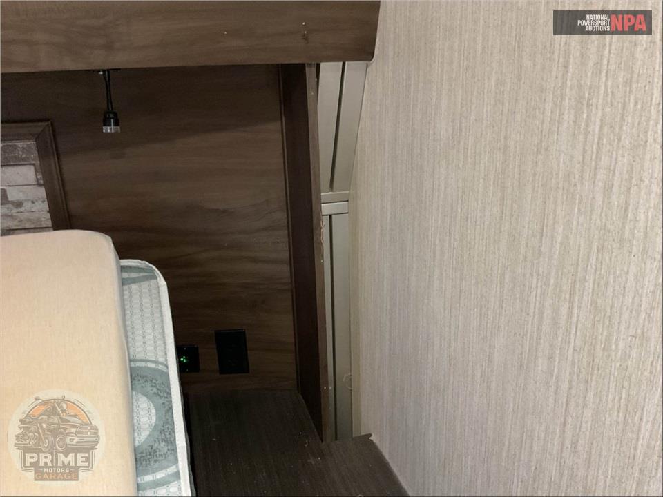 2019 Cherokee By Forest River M-305ML6 ARCTIC WOLF FIFTH WHEEL SERIES — фото 19
