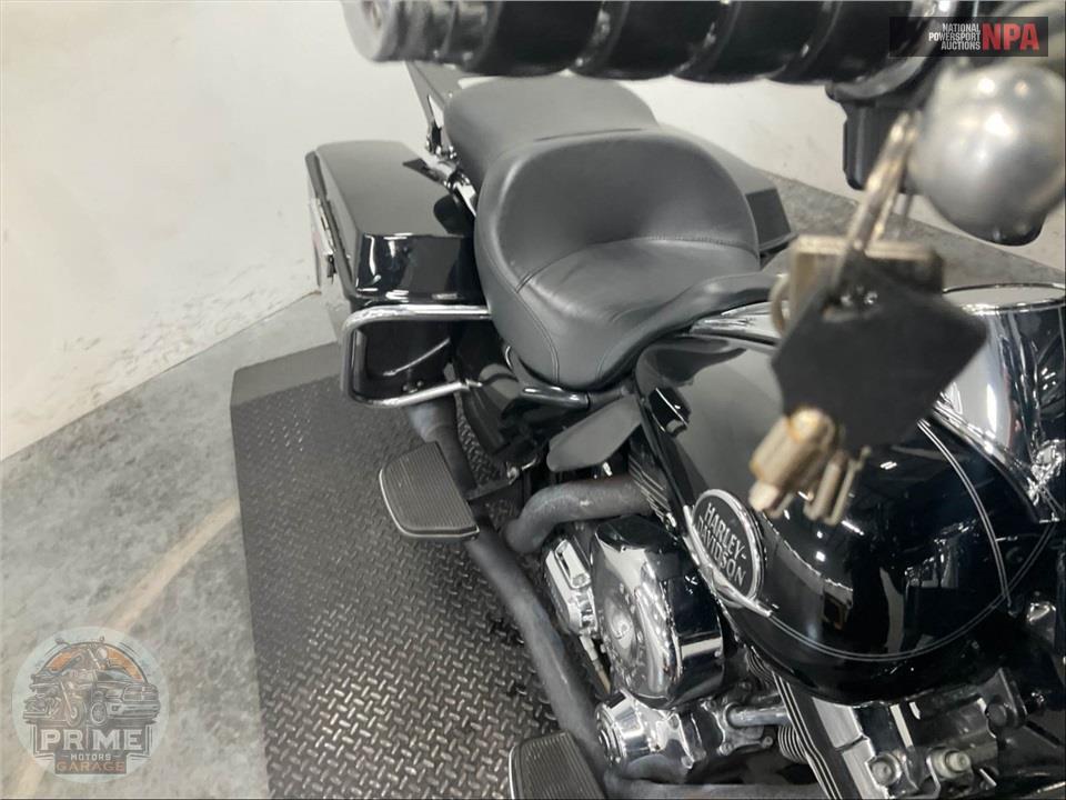 2010 Harley-Davidson FLHRC ROAD KING CLASSIC — фото 12