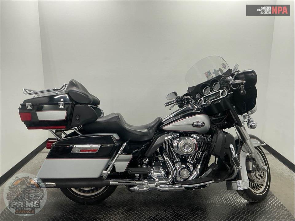 2010 Harley-Davidson FLHTCU ULTRA CLASSIC ELECTRA GLIDE — фото 1