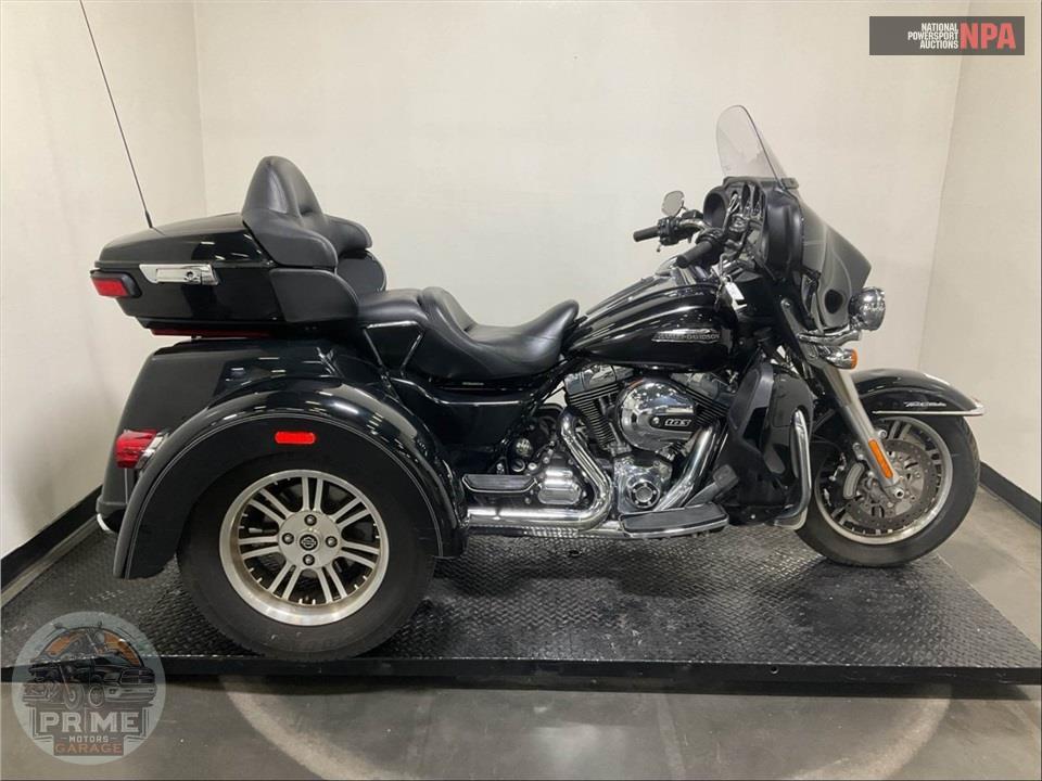2016 Harley-Davidson FLHTCUTG TRIGLIDE ULTRA CLASSIC — фото 1