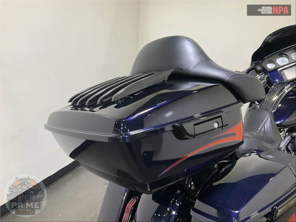 2015 Harley-Davidson FLHXSE CVO STREET GLIDE SPECIAL — фото 28