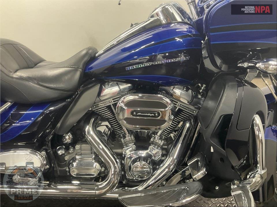 2015 Harley-Davidson FLTRUSE CVO ROAD GLIDE ULTRA — фото 6