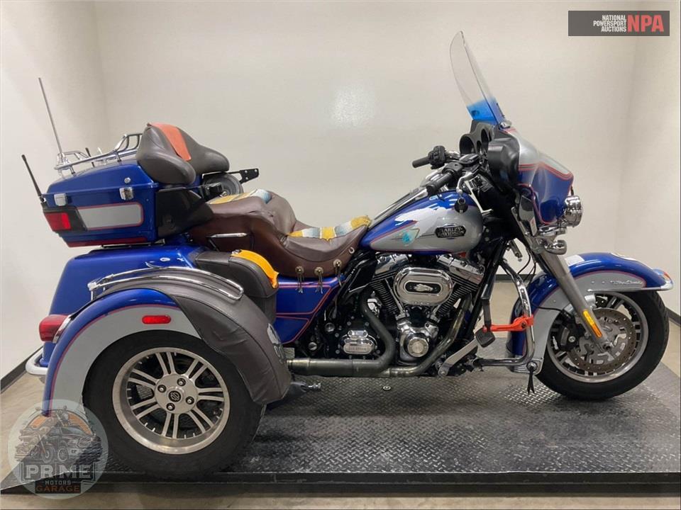 2010 Harley-Davidson FLHTCUTG TRIGLIDE ULTRA CLASSIC — фото 1