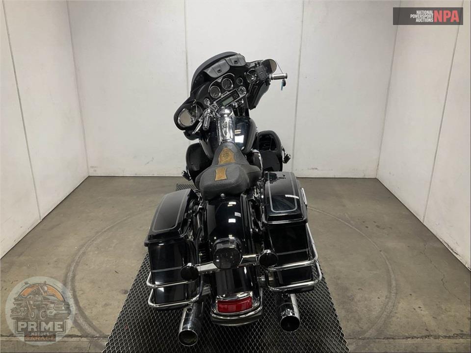 2010 Harley-Davidson FLHTCU ULTRA CLASSIC ELECTRA GLIDE — фото 4