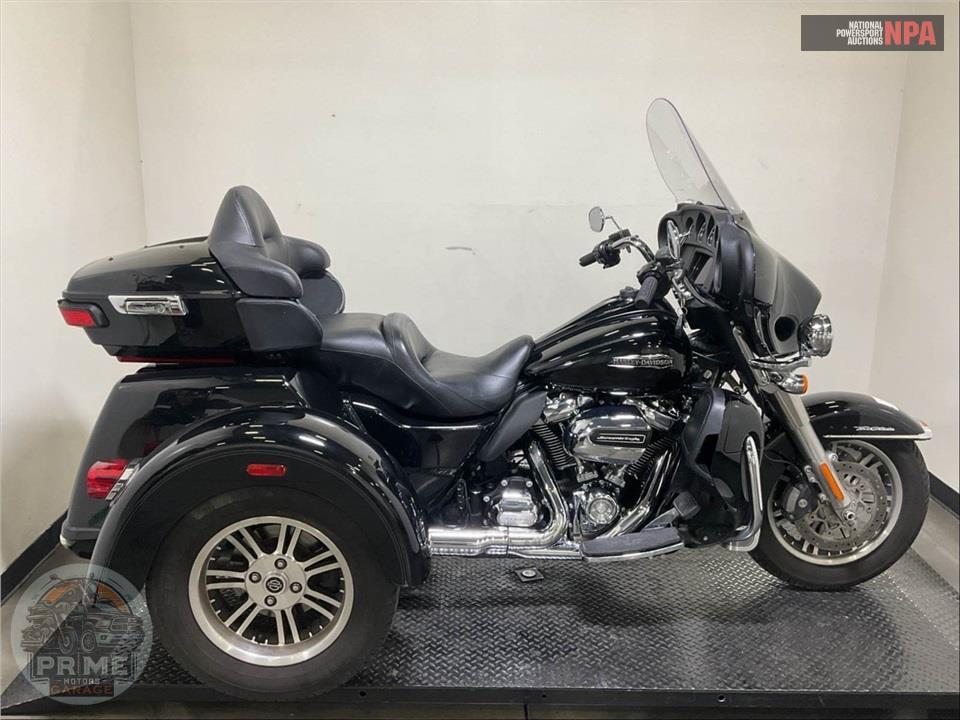2019 Harley-Davidson FLHTCUTG TRI GLIDE ULTRA — фото 1