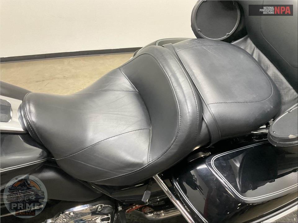 2017 Harley-Davidson FLHTCU ELECTRA GLIDE ULTRA CLASSIC — фото 45