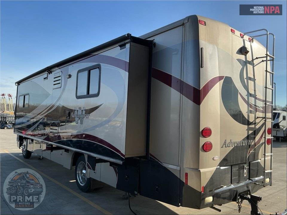 2011 Winnebago M-35P-FORD - ADVENTURER SERIES — фото 4