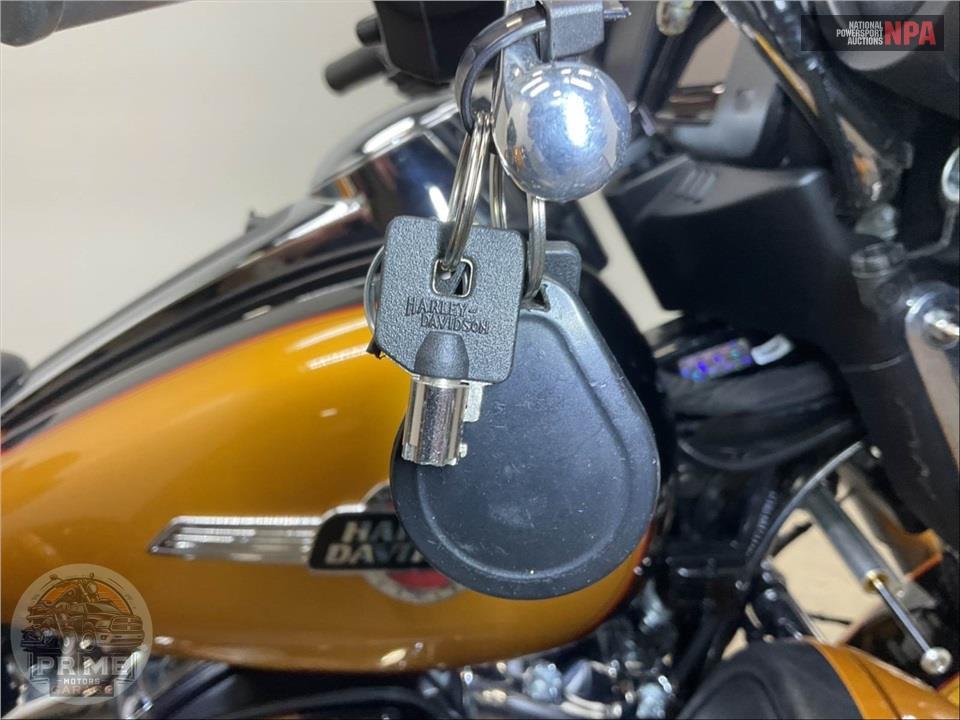 2023 Harley-Davidson FLHTCUTG TRI GLIDE ULTRA CLASSIC — фото 12