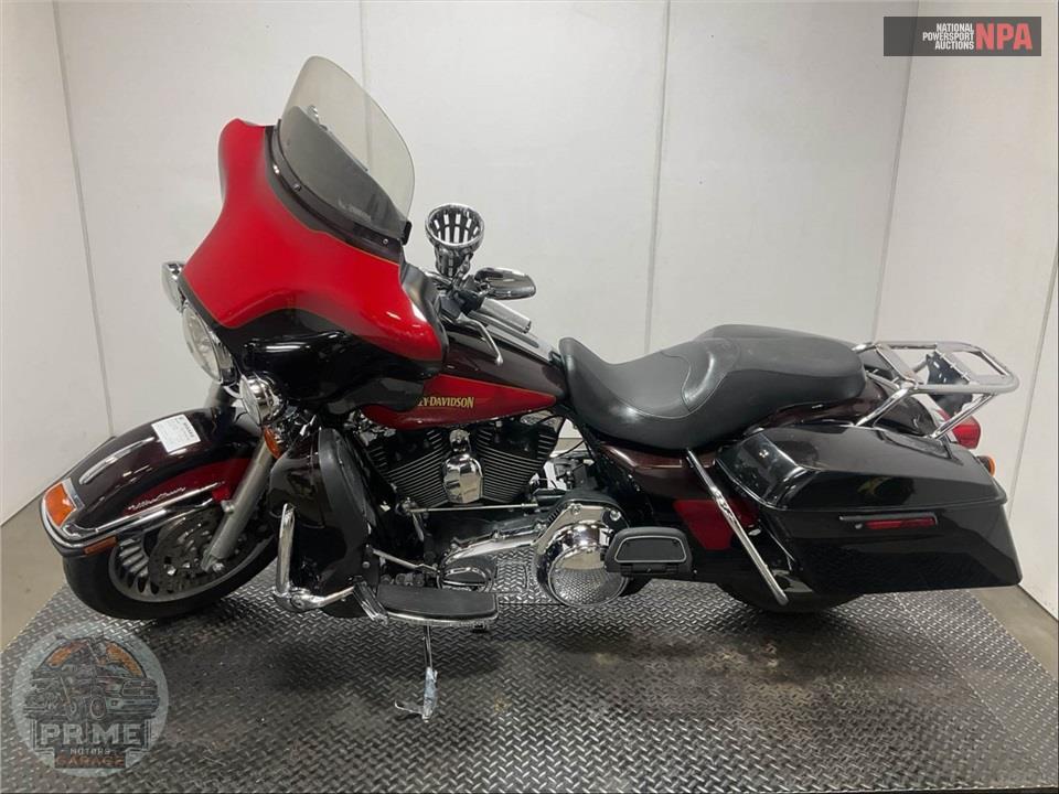 2010 Harley-Davidson FLHTCU ULTRA CLASSIC ELECTRA GLIDE — фото 3