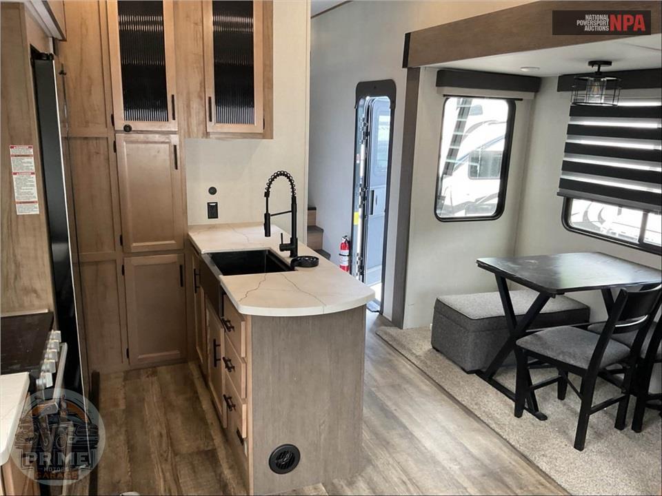 2024 Cherokee By Forest River M-3660SUITE - ARCTIC WOLF FIFTH WHEEL SERIES — фото 8