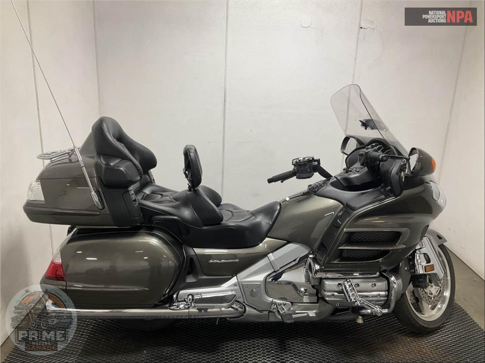 2010 Honda GL1800HPMA GOLDWING — фото 1