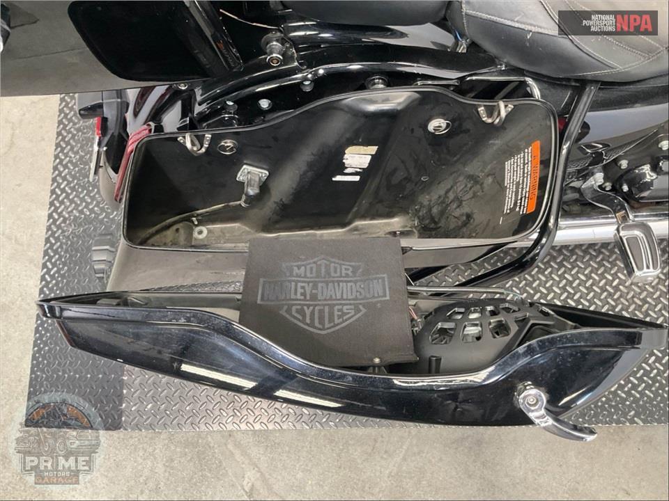 2015 Harley-Davidson FLHXSE CVO STREET GLIDE SPECIAL — фото 27