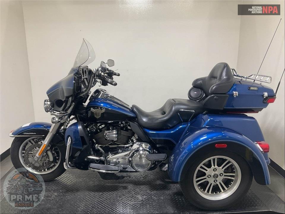 2018 Harley-Davidson FLHTCUTG TRI GLIDE ULTRA ANNIVERSARY — фото 3