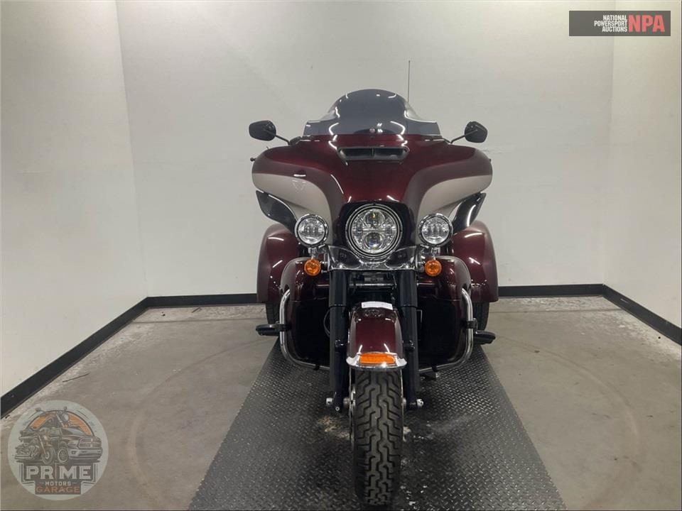 2018 Harley-Davidson FLHTCUTG TRI GLIDE ULTRA — фото 2