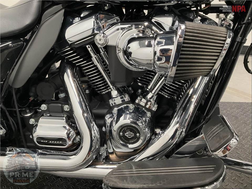 2017 Harley-Davidson FLHXS STREET GLIDE SPECIAL — фото 6