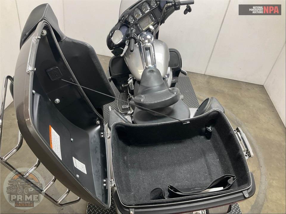 2017 Harley-Davidson FLHTK ULTRA LIMITED — фото 28