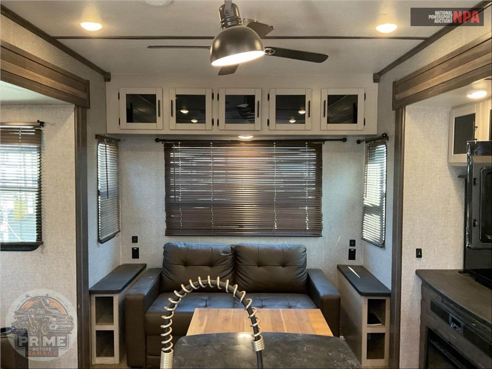 2021 Crossroads Rv M-374 BAR - HAMPTON SERIES — фото 7