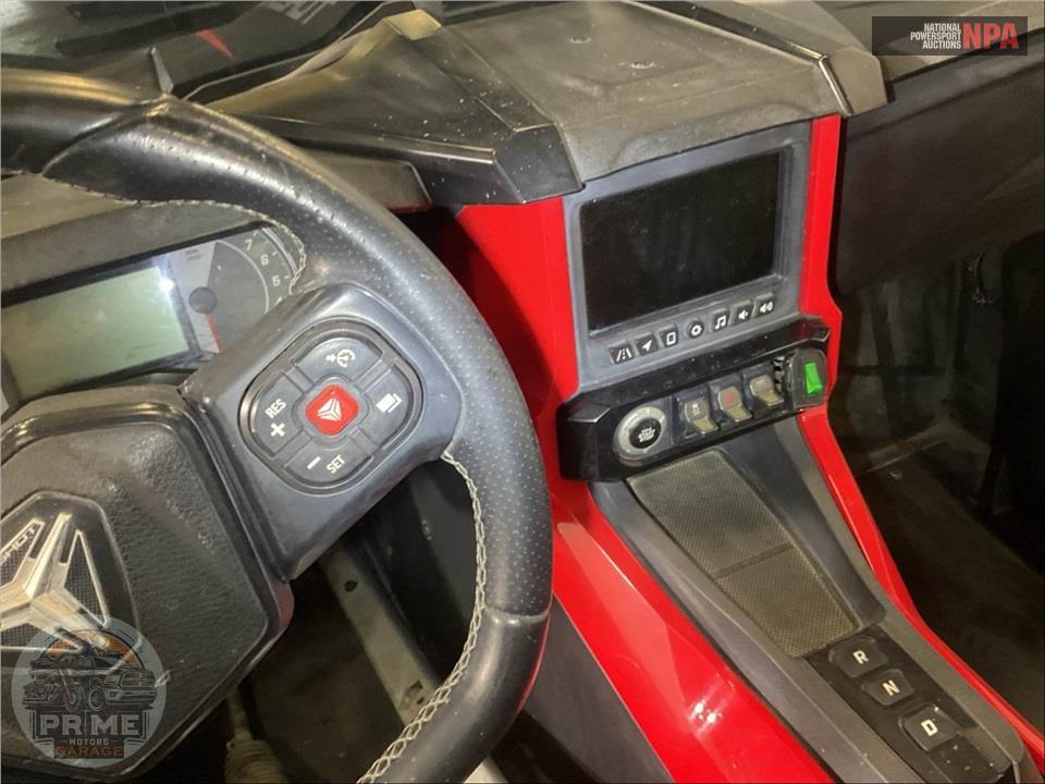 2020 Polaris SLINGSHOT R AUTODRIVE — фото 23